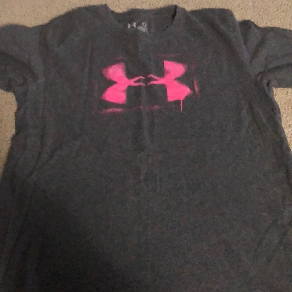 Boys YXL Under Armour t-shirt